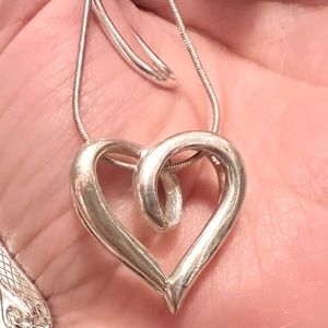 ✨Openwork heart necklace with sterling silver chain!✨